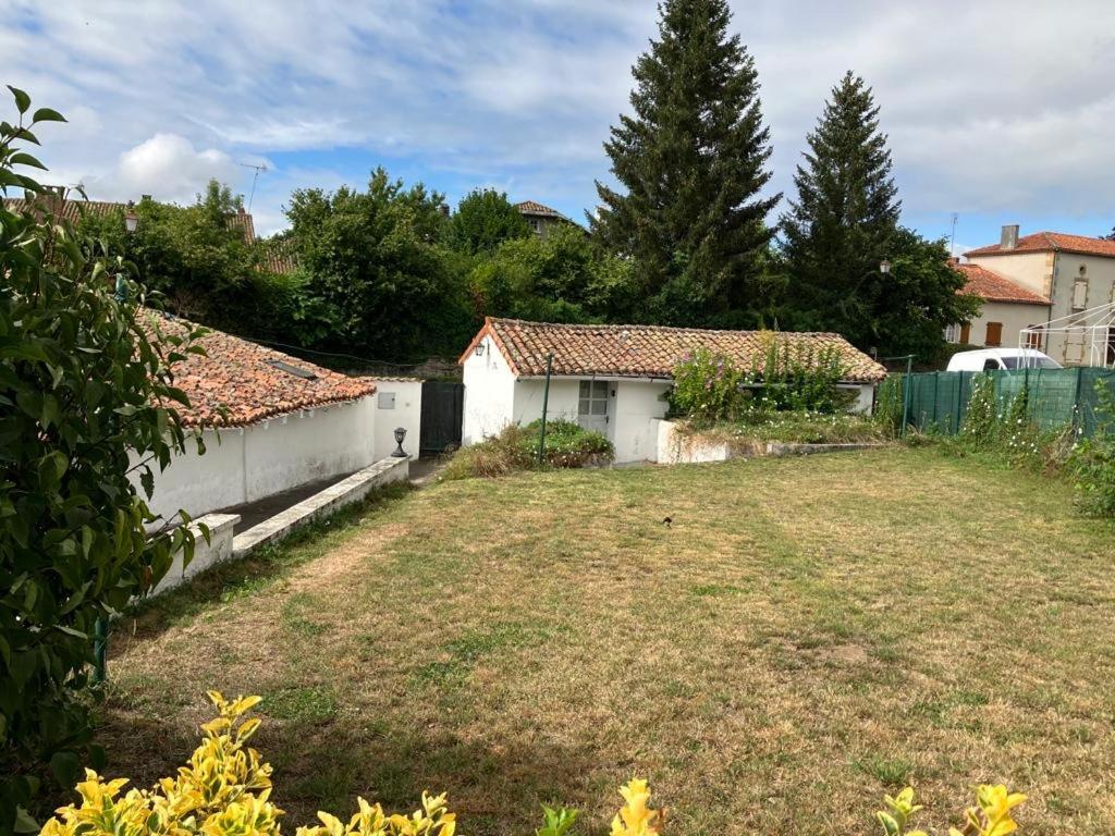 Des Tournesols Holiday home Oradour-Fanais