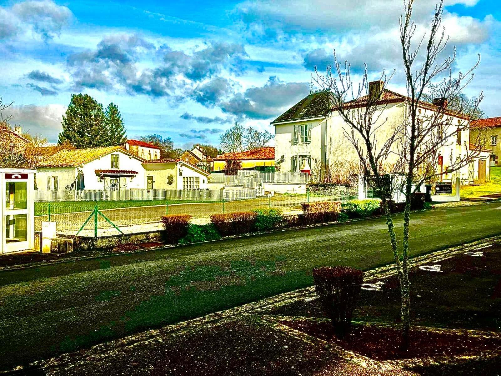 Holiday home Des Tournesols Oradour-Fanais